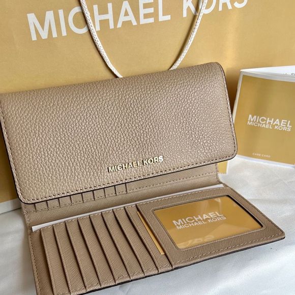 NWT Michael Kors Large Pebbled Leather Tri-Fold Wallet in Truffle (Nude) $158 - Picture 1 of 17